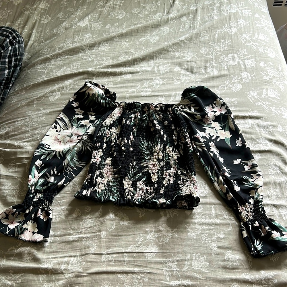 Floral puff sleeve top NW